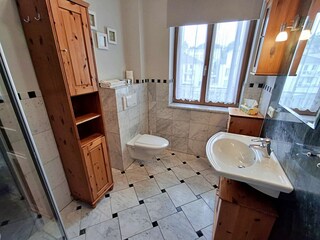 Tageslicht-Bad mit DU/WC