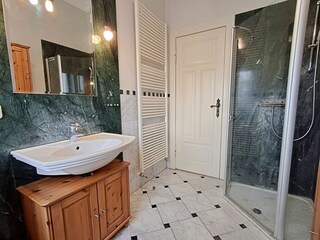 Tageslicht-Bad mit DU/WC