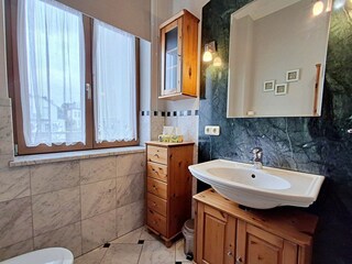 Tageslicht-Bad mit DU/WC