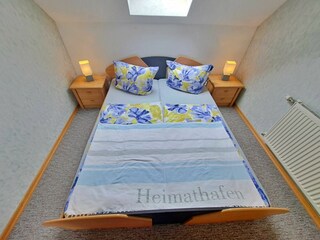 Schlafzimmer im 1. OG, Kleiderschrank