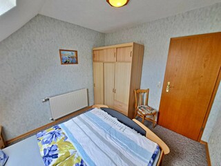 Schlafzimmer im 1. OG, Kleiderschrank