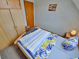 Schlafzimmer im 1. OG, Kleiderschrank