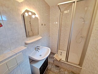 Tageslicht-Bad mit DU/WC