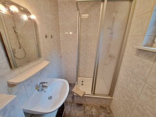 Tageslicht-Bad mit DU/WC