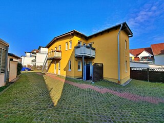 Hausansicht Nebengebäude/Eingang Whg. 02 & 05