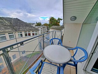 Balkon (vom Wohnzimmer aus begehbar)