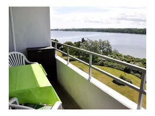 ... zum sonnigen Balkon