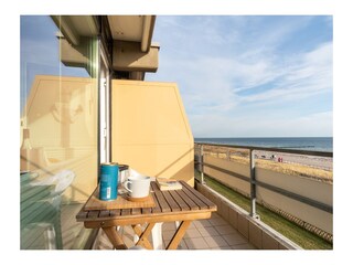 sonniger Balkon in ...