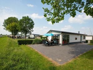 Leuk chalet met magnetron, op een vakantiepark in een waterrijk gebied - Aalst - image1