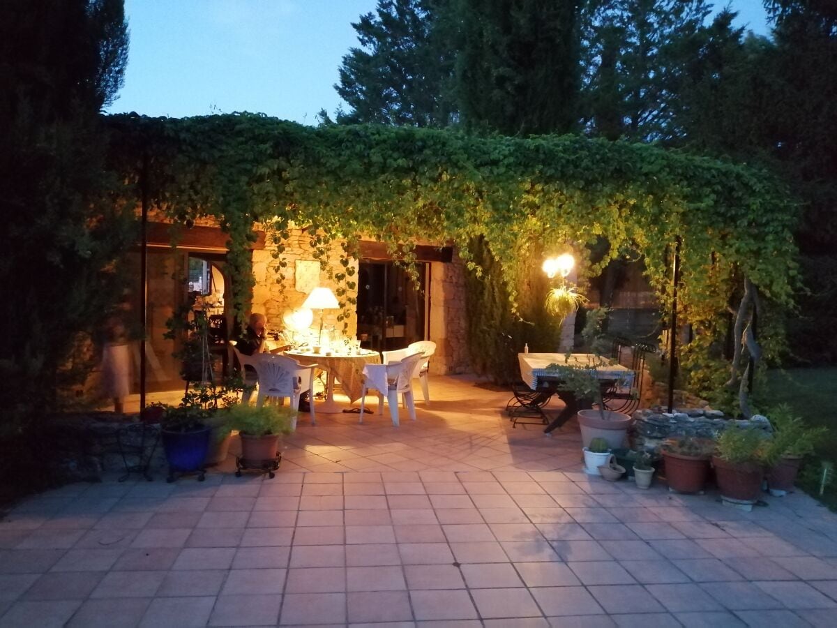 Zeit für einen Aperitif auf der Terrasse