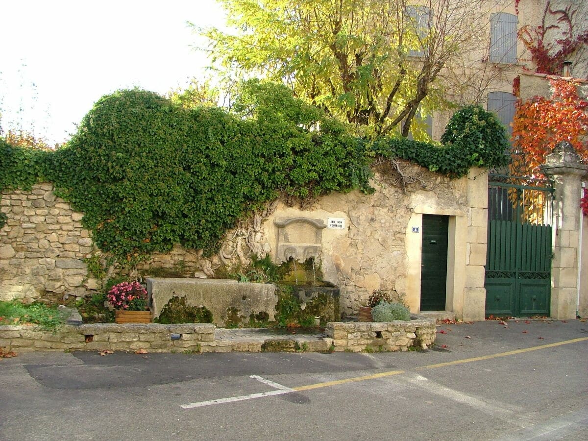 Einer der vielen Brunnen in Malaucene