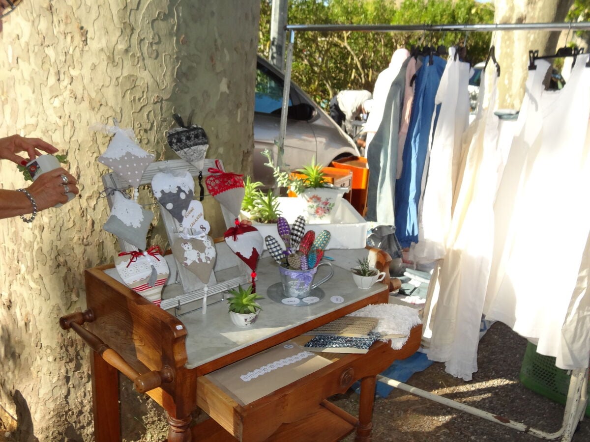 Vide Grenier, Les Taillades, Luberon