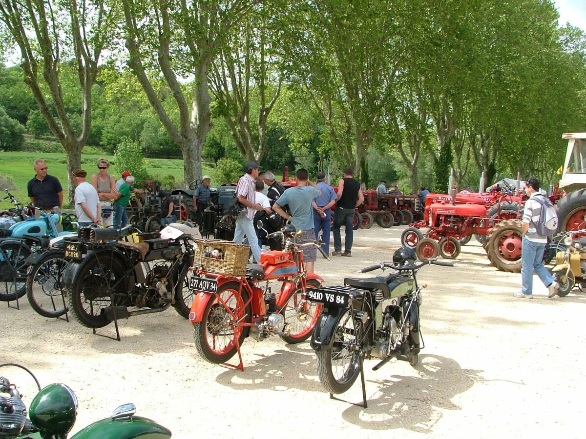 Retro-Fahrzeuge Malaucene