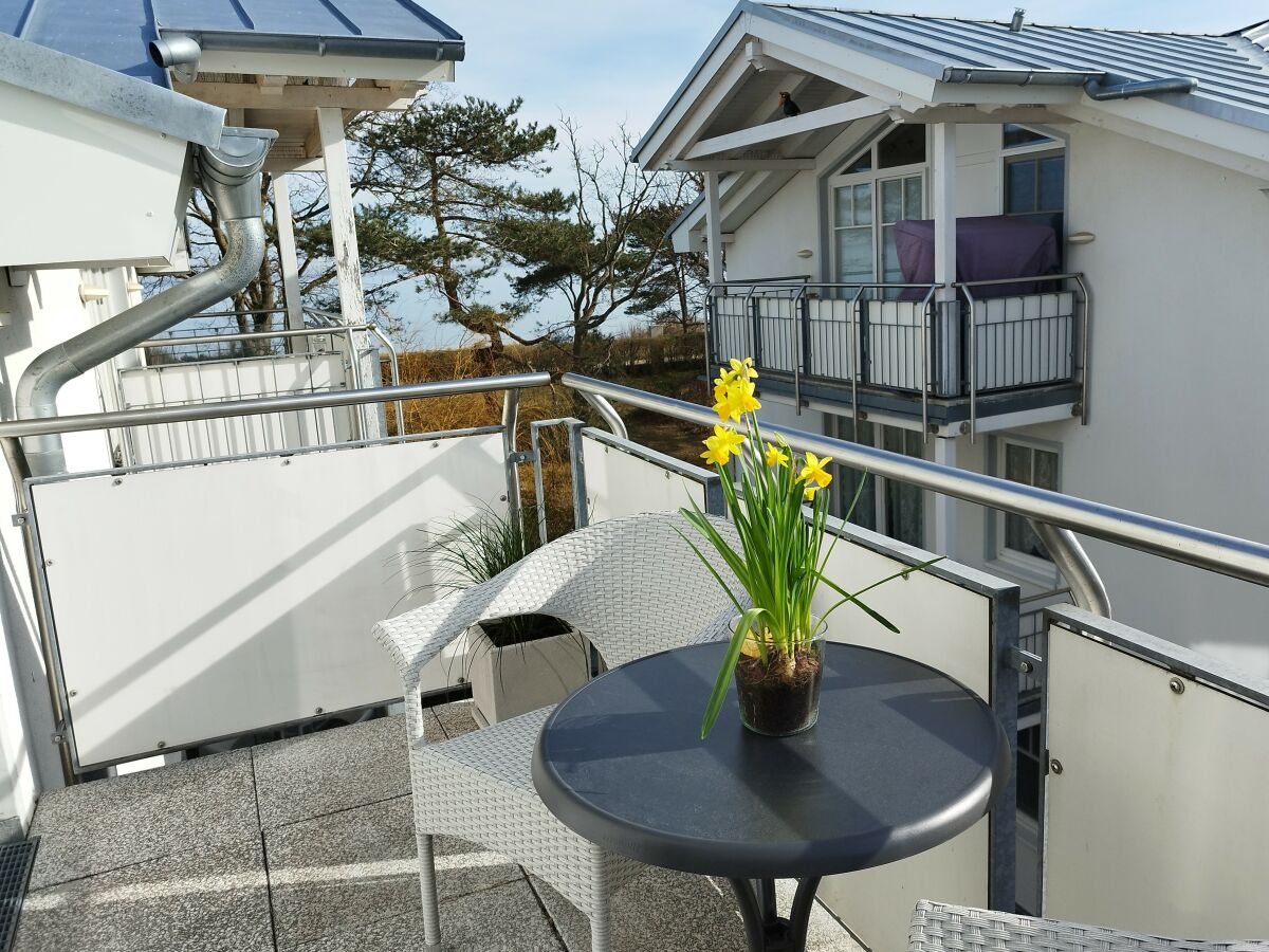 Balkon mit seitlichem Meerblick