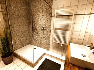 Bad mit Dusche