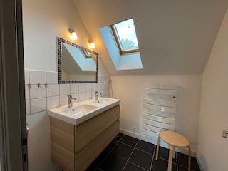 Badezimmer im 1. Stock (WC separat)