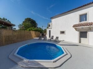 Adorabile villa a Kringa con piscina privata