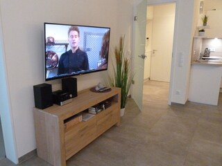 Großer Flachbildschirmfernseher