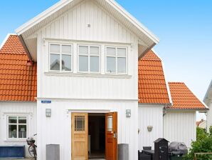 Holiday house 8 person holiday home in KUNGSHAMN - Kungshamn - image1