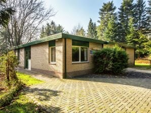 Vakantiepark Mooie woning met veel privacy, gelegen in bosrijk gebied - De Bult - image1