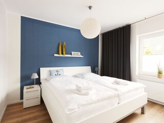 Kingsize Bett mit brandneuen Matratzen und Lattenrosten