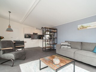 Wohnzimmer und offene Küche