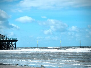 PFAHLBAU AM SANDSTRAND VON SPO