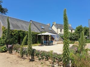 Ferienhaus Bright cottage in a quiet location, near the coast, Sibiril