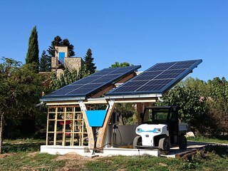 Ladestation für Elektroautos und Fahrräder