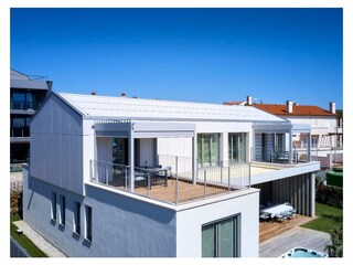 Ansicht vom Haus und den Balkonen de Apartments Jasmina