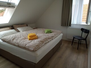 Schlafzimmer 1