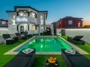 Apartment Villa White - Drie slaapkamers A4