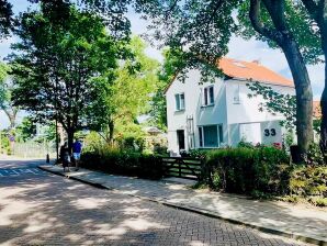 Ferienhaus Charming lodging near the beach in De Koog