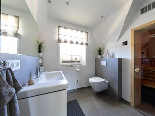Badezimmer mit Sauna OG