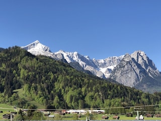 Blick aus der Loggia Richtung Alpspitze und Zugspitze