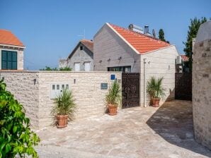 Landhaus Villa Stone Pearl - Two Bedroom Holiday House with Pool - Sutivan - image1