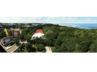Panoramaansicht vom Haus (links) und Meer (rechts)
