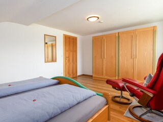 Schlafzimmer 1