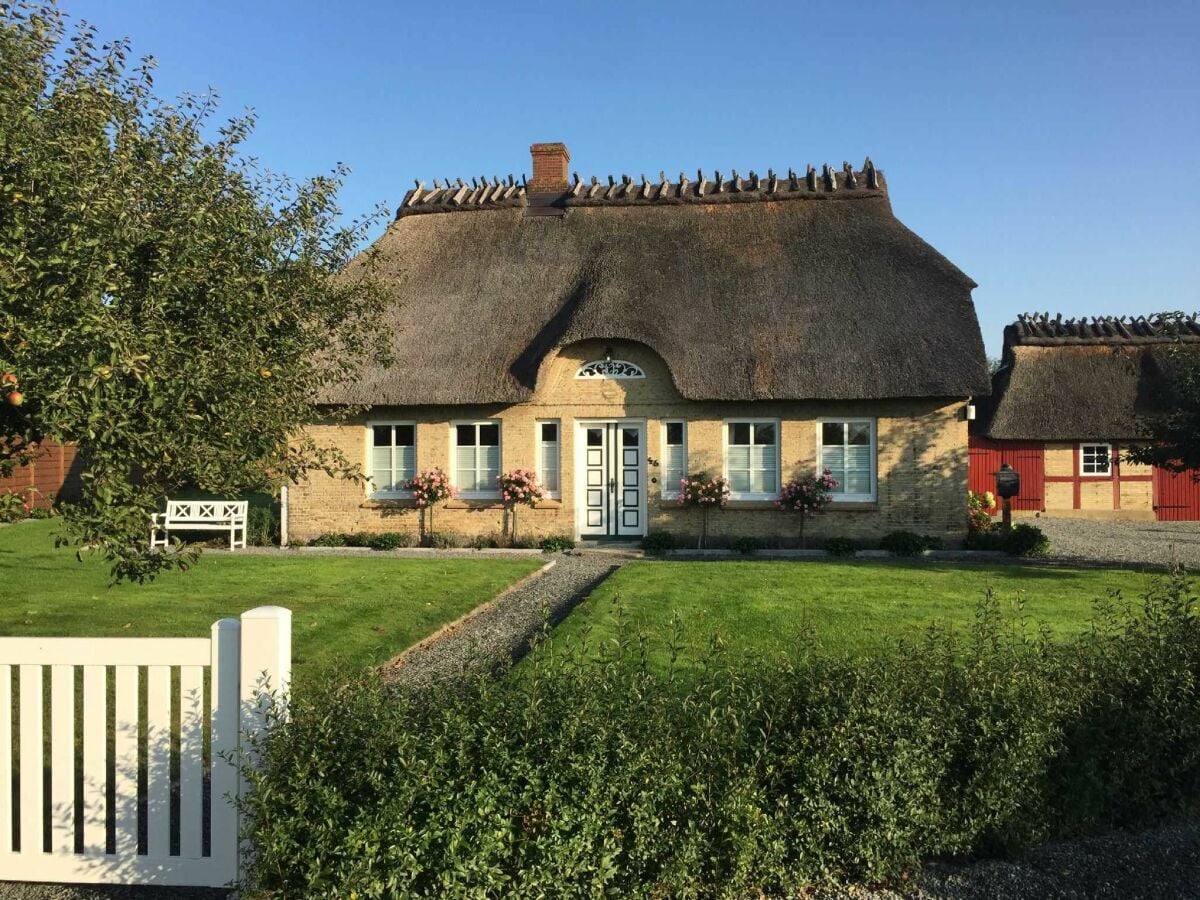 Neu renoviertes Reedachhaus