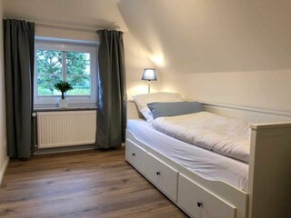 Schlafraum 3 mit ausziehbarem Zusatzbett im OG