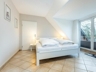 1. Schlafzimmer mit Südbalkon