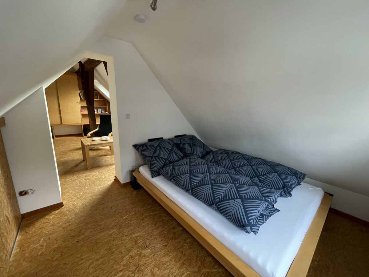 Schlafzimmer mit Doppelbett