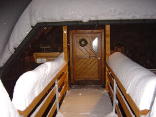 Eingang der Ferienwohnung im Winter