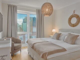 1.Schlafzimmer mit Doppelboxspringbett