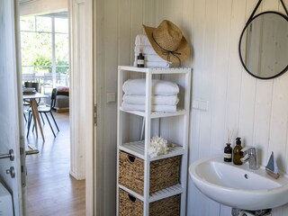 Bad mit Wellnessdusche und Waschmaschine