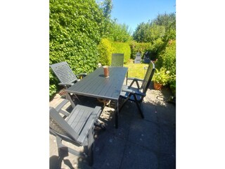 Garten Terrasse zur Ostseeseite mit Gartentisch, Stühle