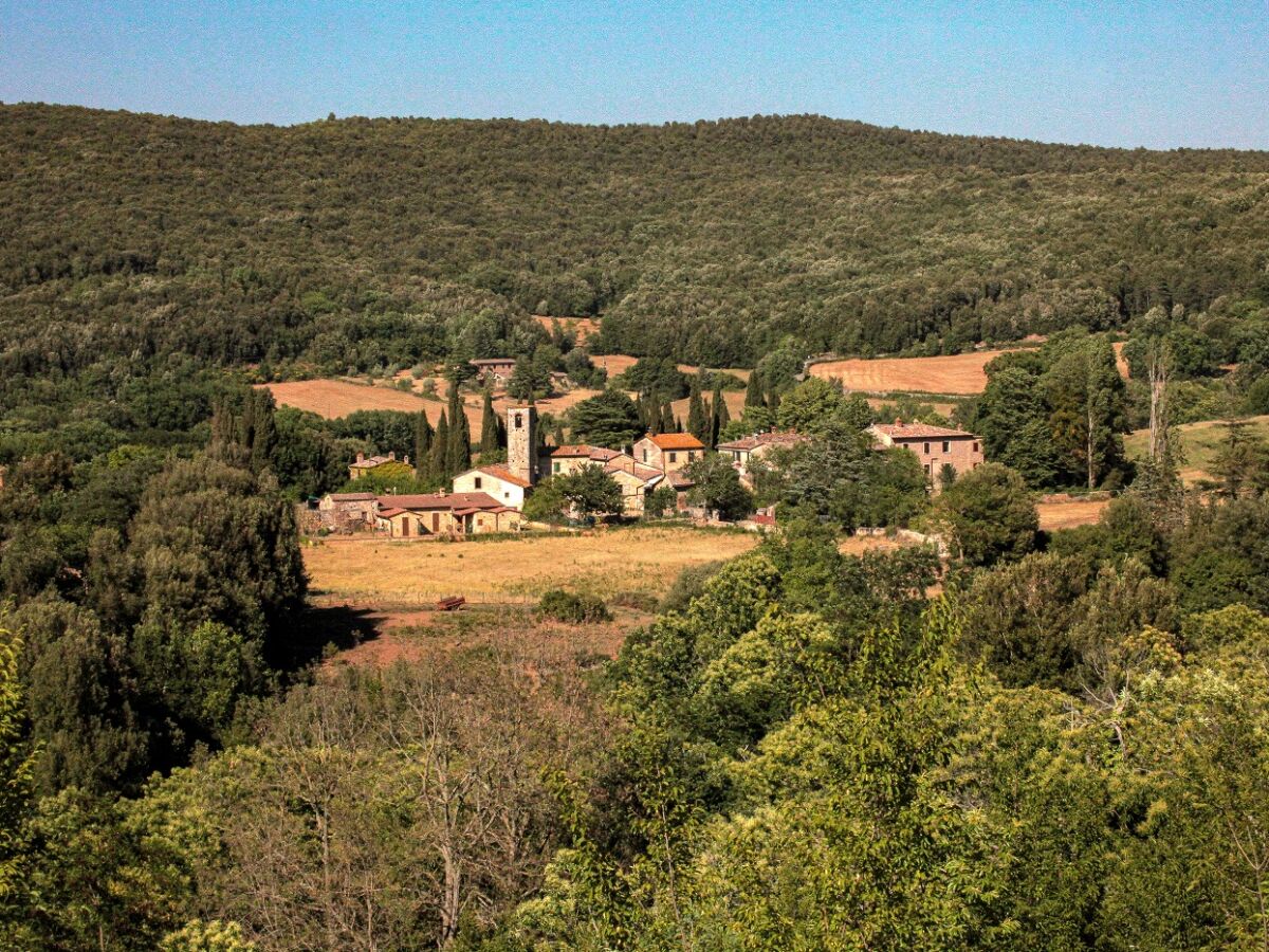 Simignano, das kleine Dorf in der Nähe der Villa