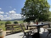 Die Terrasse zur Ostseite der Ferienwohnung Bruckbach