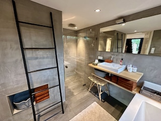 Badezimmer Erdgeschoß