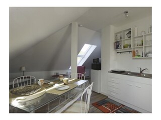 Küchenzeile mit Essplatz